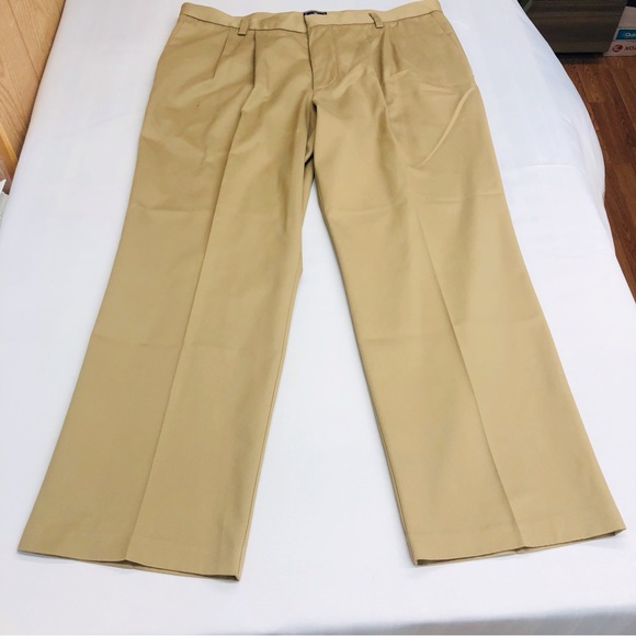 Dockers D3 Classic Fit Khaki - Picture 9 of 16